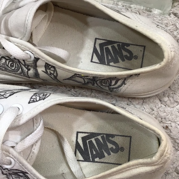 Vans custom black rose design sneakers 7.5 - Picture 12 of 12